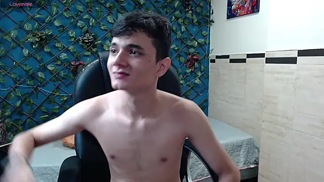 Snapshot of Waturox chatting on 09.26.25 Waturox online show from 09.26.25