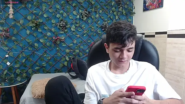 Snapshot of Waturox chatting on 10.01.25 Waturox online show from 10.01.25