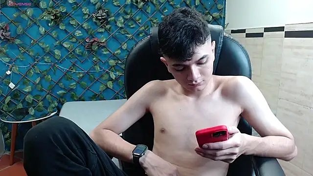 Snapshot of Waturox chatting on 10.20.25 Waturox online show from 10.20.25