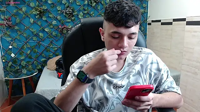 Snapshot of Waturox chatting on 10.22.25 Waturox online show from 10.22.25