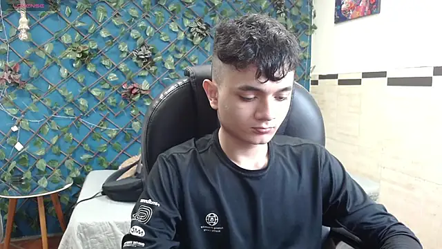 Snapshot of Waturox chatting on 10.23.25 Waturox online show from 10.23.25