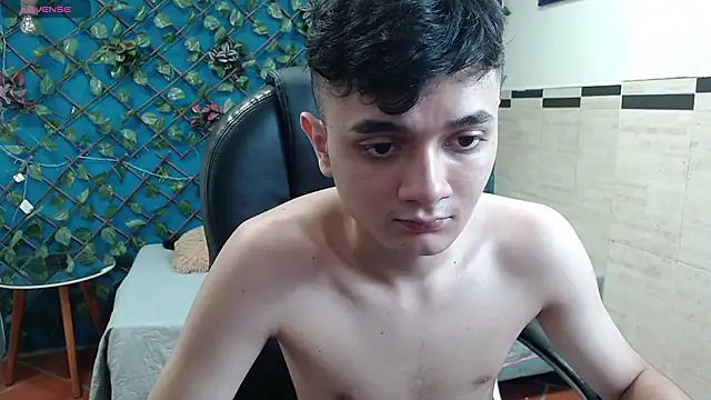 Snapshot of Waturox chatting on 10.24.25 Waturox online show from 10.24.25