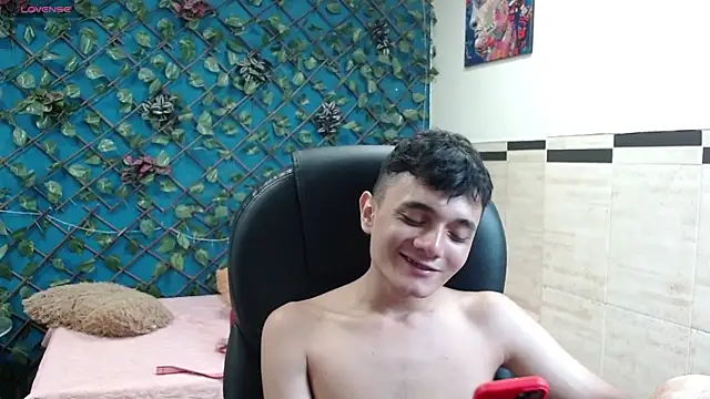 Snapshot of Waturox chatting on 10.31.25 Waturox online show from 10.31.25