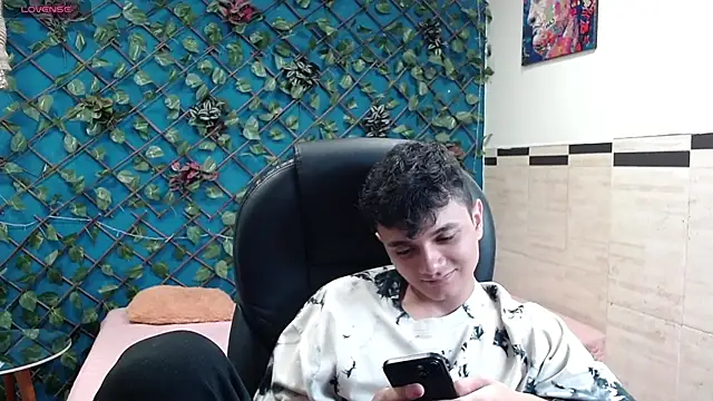 Snapshot of Waturox chatting on 11.08.25 Waturox online show from 11.08.25