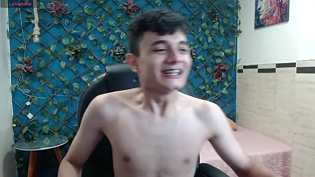 Snapshot of Waturox chatting on 11.13.25 Waturox online show from 11.13.25