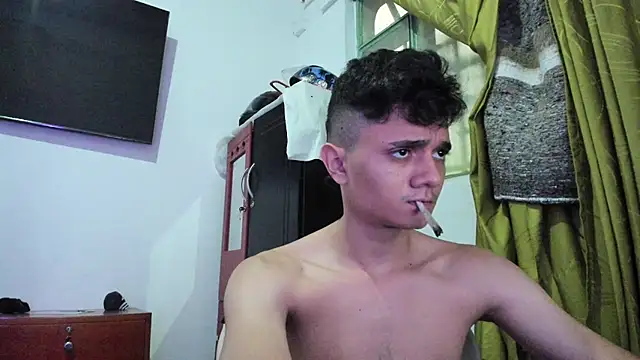 Snapshot of Waturox chatting on 11.17.25 Waturox online show from 11.17.25