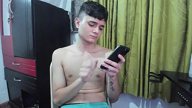 Snapshot of Waturox chatting on 11.29.25 Waturox online show from 11.29.25