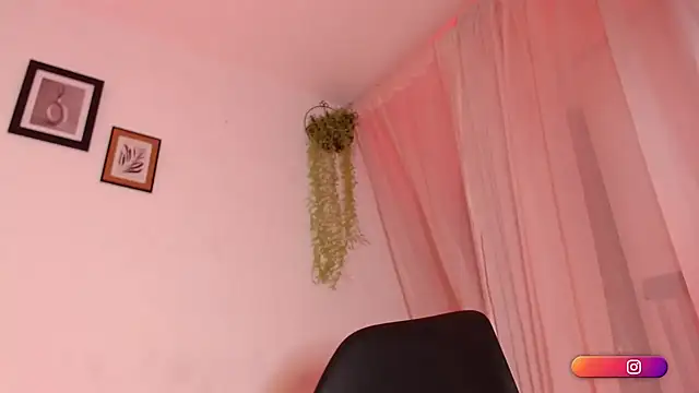 MiaKnox online show from 12.27.24