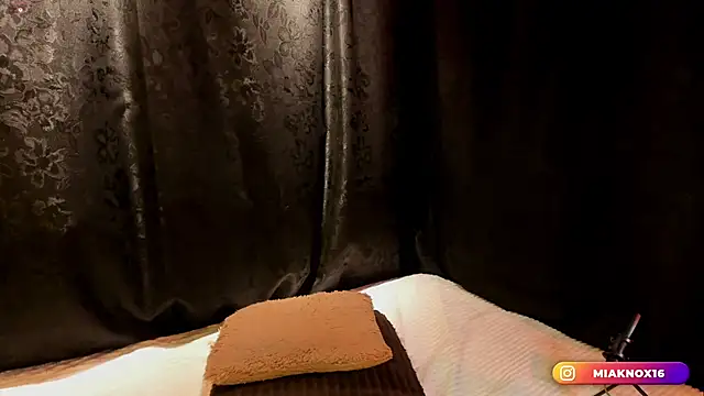 MiaKnox online show from 02.03.26