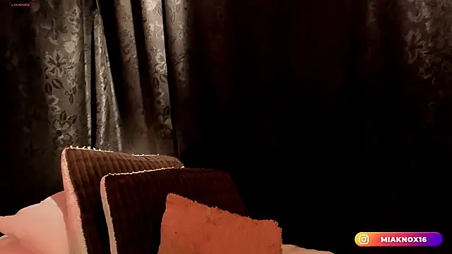 Snapshot of MiaKnox chatting on 03.09.26 MiaKnox online show from 03.09.26