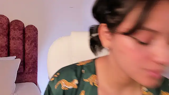 nahiapaws online show from 12.10.24