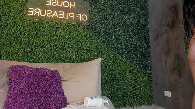 Mariapettit online show from 02.24.25