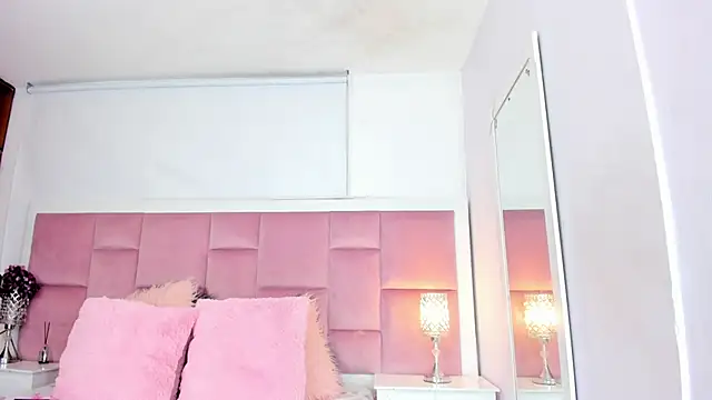 DaphneLloyd online show from 12.19.24