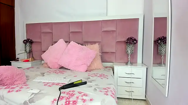 DaphneLloyd online show from 01.10.25