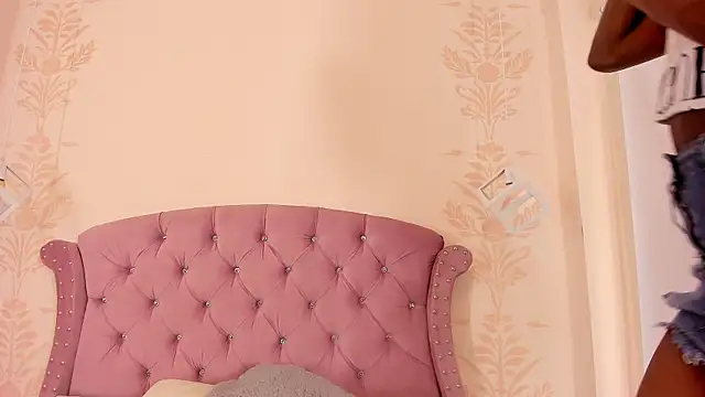 DaphneLloyd online show from 09.29.25