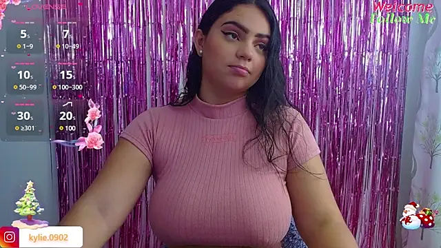 Snapshot of karol_9 chatting on 12.28.24 karol 9 online show from 12.28.24