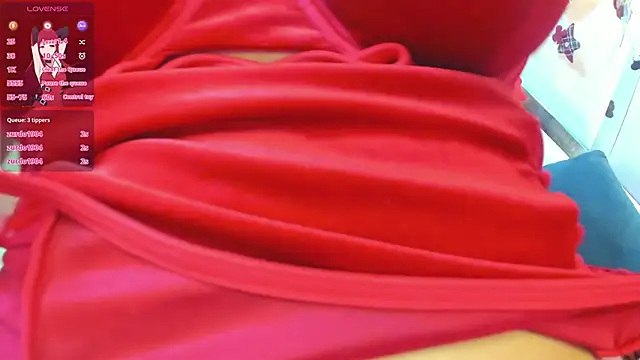 Snapshot of MarielQueenx chatting on 12.22.24 MarielQueenx online show from 12.22.24