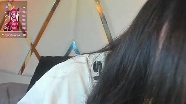 Snapshot of MarielQueenx chatting on 01.04.25 MarielQueenx online show from 01.04.25