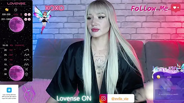 Snapshot of Eva_Evile chatting on 12.22.24 Eva Evile online show from 12.22.24