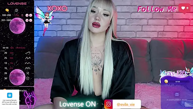 Snapshot of Eva_Evile chatting on 12.25.24 Eva Evile online show from 12.25.24