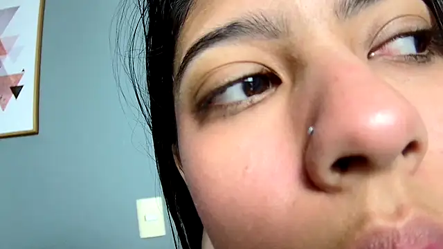 strawberrymia68 online show from 02.25.25