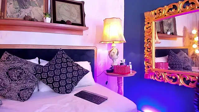 Hotsamantamature online show from 03.11.25