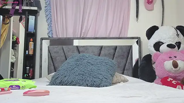 Hotsamantamature online show from 10.18.25