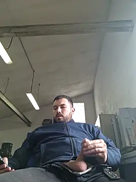 Snapshot of Leonormaldick chatting on 12.18.24 Leonormaldick online show from 12.18.24