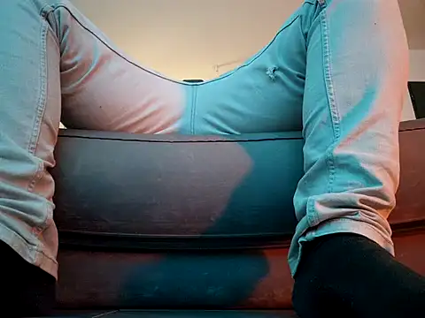 Snapshot of Leonormaldick chatting on 03.11.25 Leonormaldick online show from 03.11.25