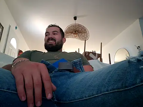 Snapshot of Leonormaldick chatting on 10.15.25 Leonormaldick online show from 10.15.25