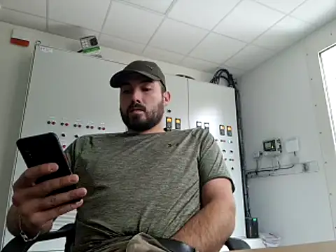 Snapshot of Leonormaldick chatting on 12.15.25 Leonormaldick online show from 12.15.25