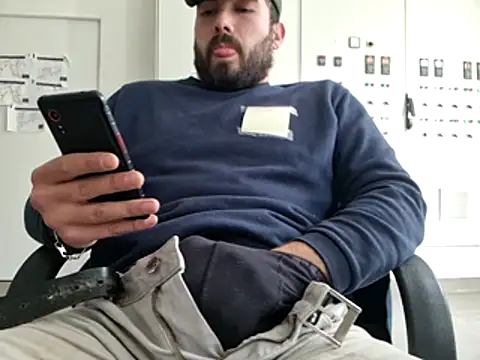 Snapshot of Leonormaldick chatting on 02.06.26 Leonormaldick online show from 02.06.26