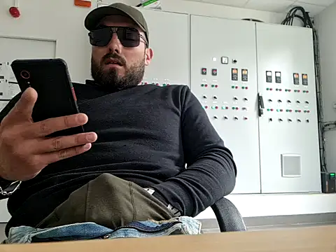 Snapshot of Leonormaldick chatting on 03.02.26 Leonormaldick online show from 03.02.26