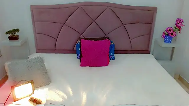 laura sweett120 online show from 02.12.25