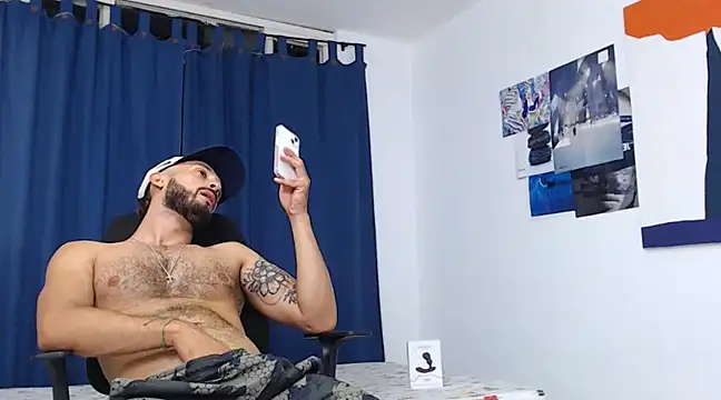 Snapshot of Sanit_Di chatting on 12.18.24 Sanit Di online show from 12.18.24