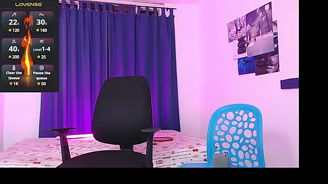 Snapshot of Sanit_Di chatting on 03.08.25 Sanit Di online show from 03.08.25