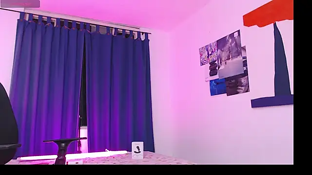 Snapshot of Sanit_Di chatting on 03.12.25 Sanit Di online show from 03.12.25