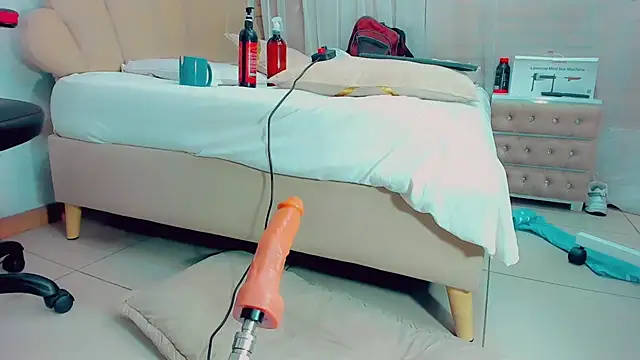 EmilyySaenz online show from 03.13.25