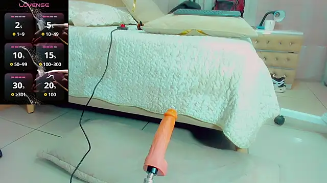 EmilyySaenz online show from 11.24.25