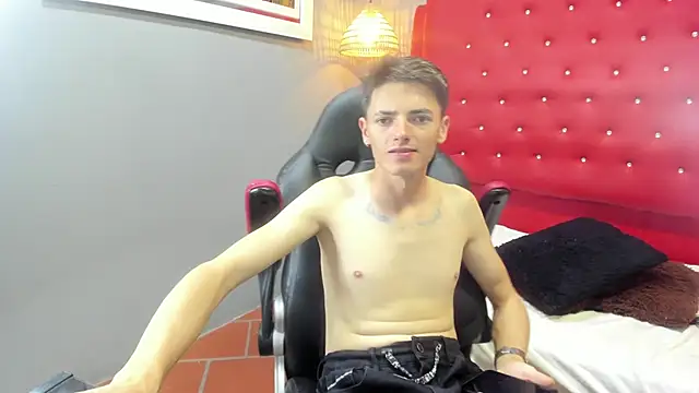 Snapshot of tossetrech chatting on 03.12.25 tossetrech online show from 03.12.25