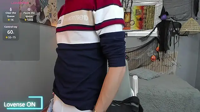 Snapshot of tossetrech chatting on 10.22.25 tossetrech online show from 10.22.25