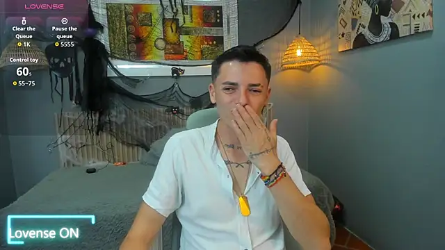 Snapshot of tossetrech chatting on 10.24.25 tossetrech online show from 10.24.25