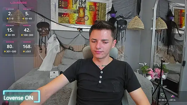 Snapshot of tossetrech chatting on 11.02.25 tossetrech online show from 11.02.25