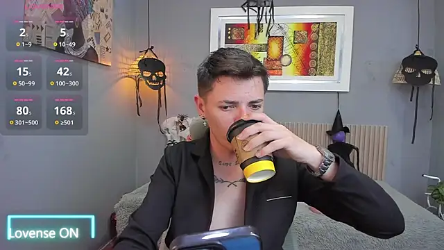 Snapshot of tossetrech chatting on 11.05.25 tossetrech online show from 11.05.25