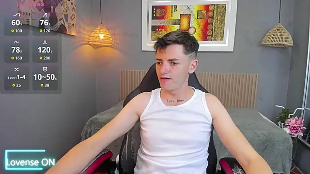 Snapshot of tossetrech chatting on 11.14.25 tossetrech online show from 11.14.25