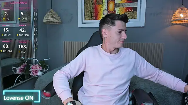 Snapshot of tossetrech chatting on 11.19.25 tossetrech online show from 11.19.25