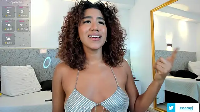 Snapshot of Saraycum chatting on 01.28.25 Saraycum online show from 01.28.25