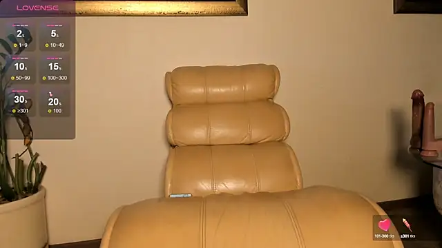 Snapshot of luna-catt chatting on 03.20.25 luna-catt online show from 03.20.25