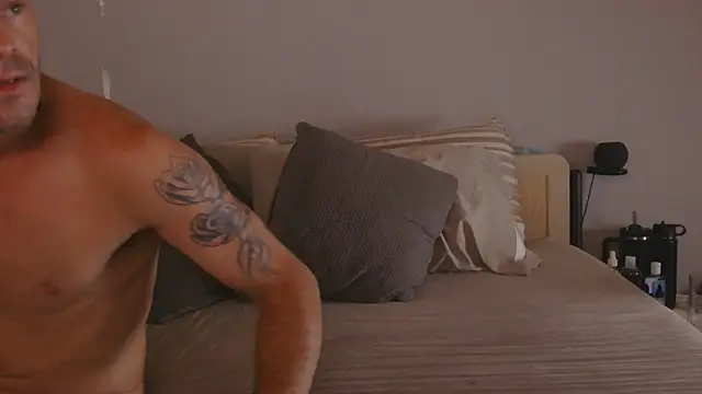 Snapshot of FrankieKentucky chatting on 10.01.25 FrankieKentucky online show from 10.01.25