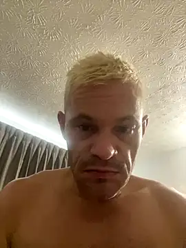 Snapshot of FrankieKentucky chatting on 11.10.25 FrankieKentucky online show from 11.10.25